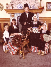 1972 Family in volendam 1kp